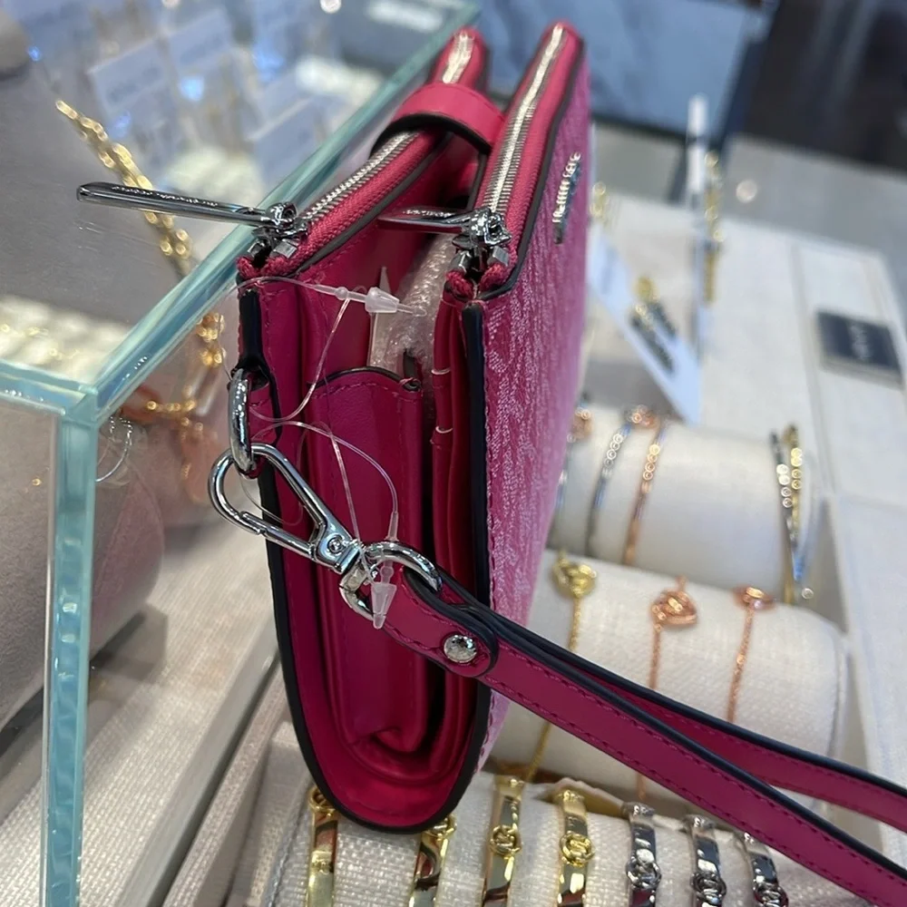 MICHAEL KORS
Jet Set Large Logo Signature Double-Zip Wristlet-Wallet-Phone - Picture 16 of 16